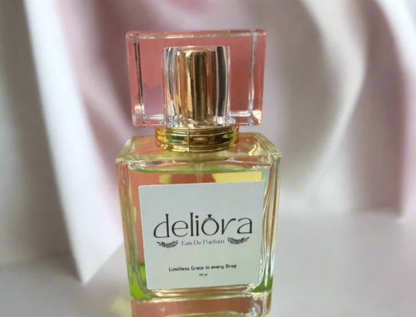 Deliora Scented Eau de Parfum Romantic Fragrance for Women Organic and Paraben-Free Ideal Birthday or Anniversary Gift Great gift for mom